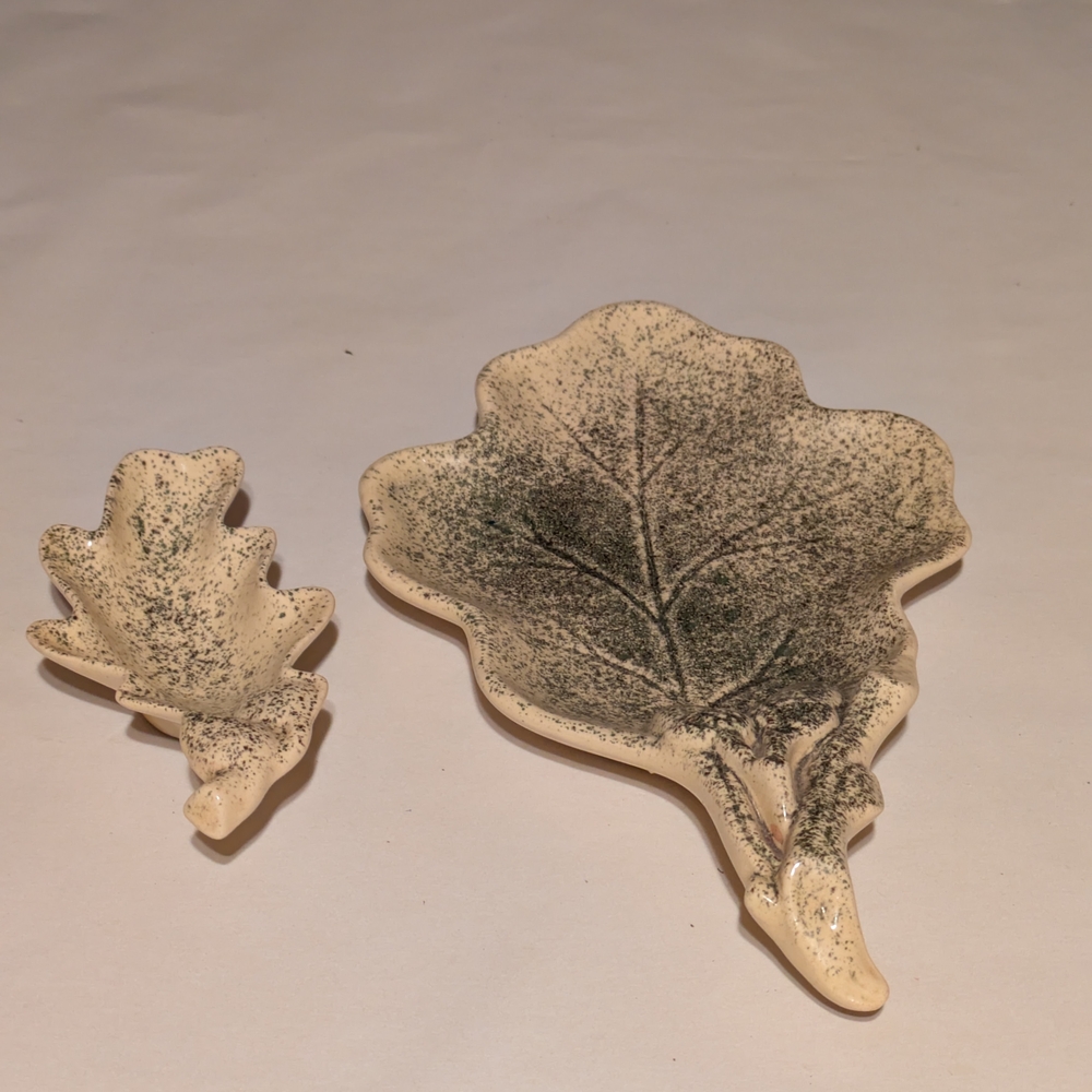 Leaf-Shaped Ceramic Art Set - Cream and Green